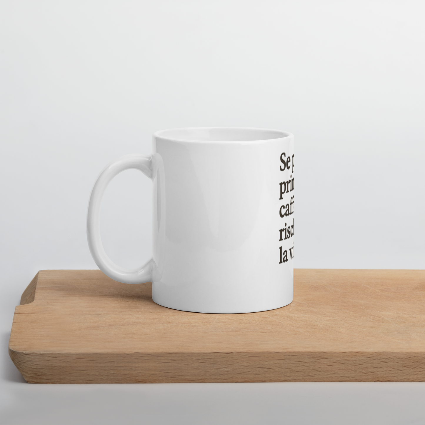Tazza bianca : "Se parli prima del caffè, rischi la vita"